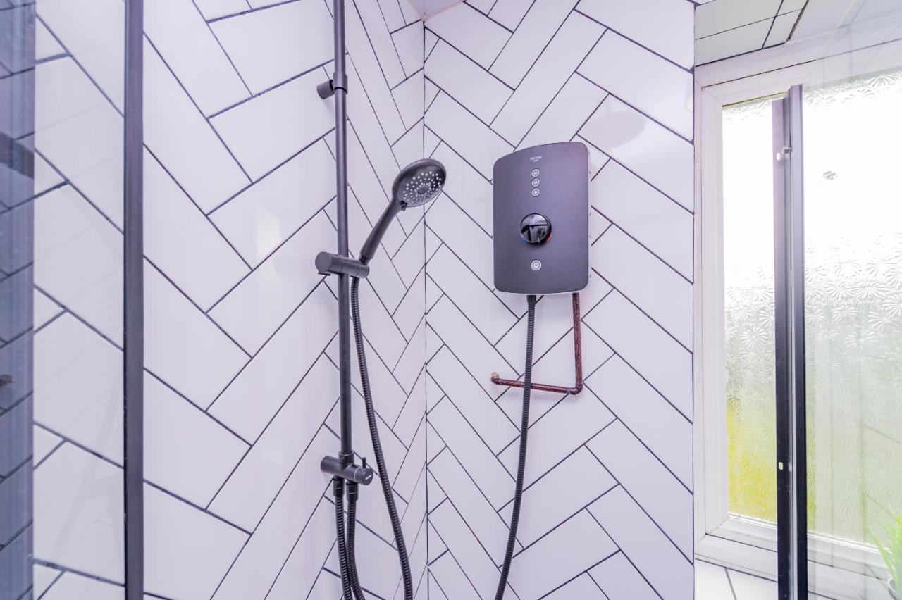 Studio Annexe By Papermill, Deeside - En-Suite, Heswall Eksteriør billede